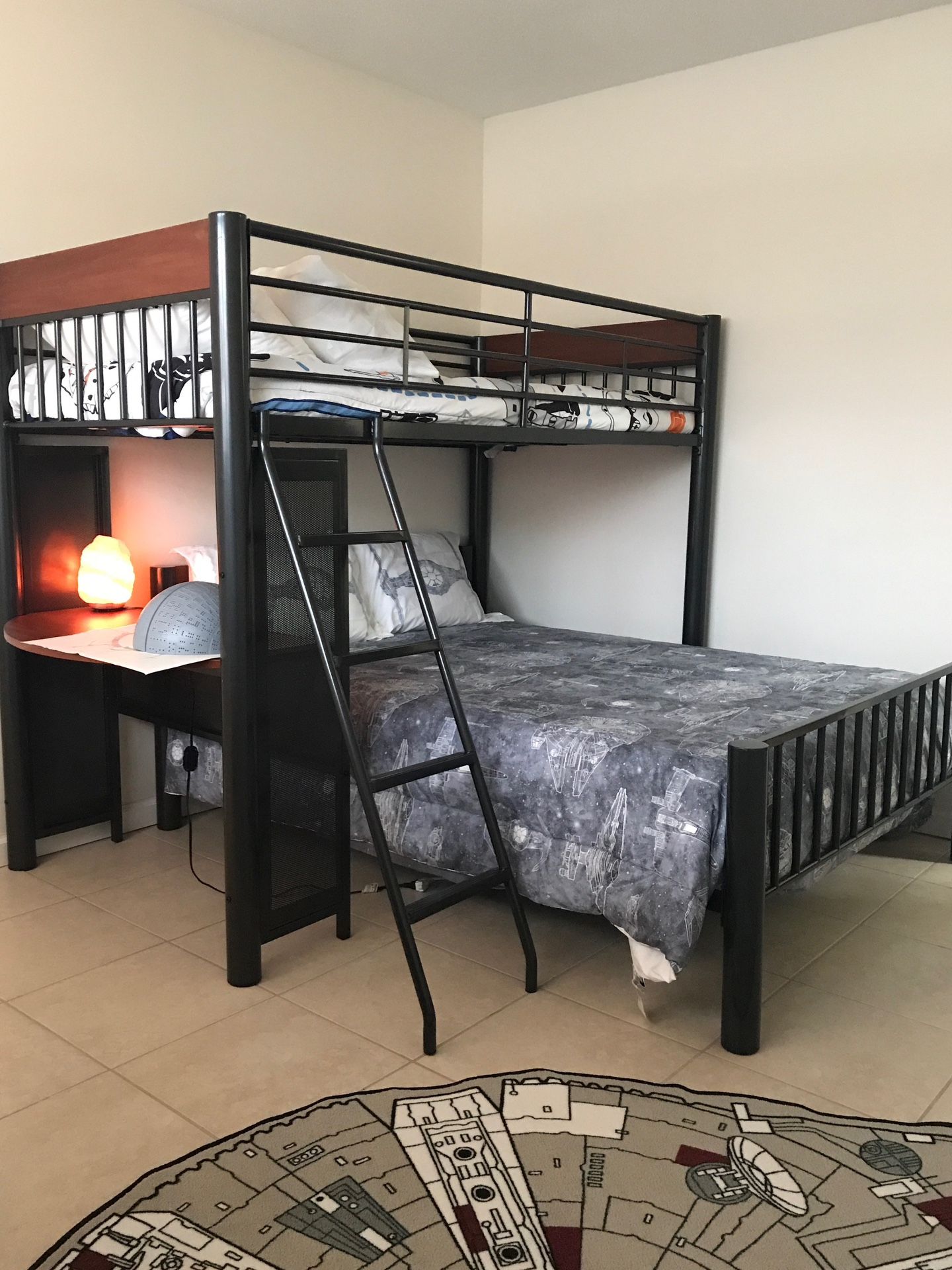 Twin over Queen Bunk Bed with Built-In Desk & Ladder 