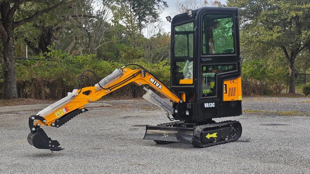 New 2024 Excavator, Digger, and Scooper. MIVA VA 13C