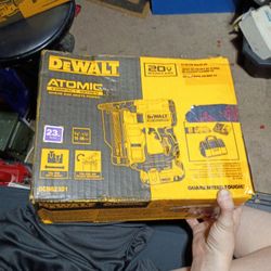 DeWalt Pin Nailer Kit 