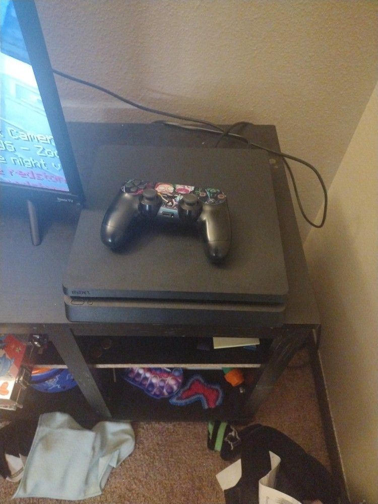 PS4 Slim 1 TB