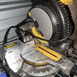 10 Inch Miter Saw (Dewalt Corded) 