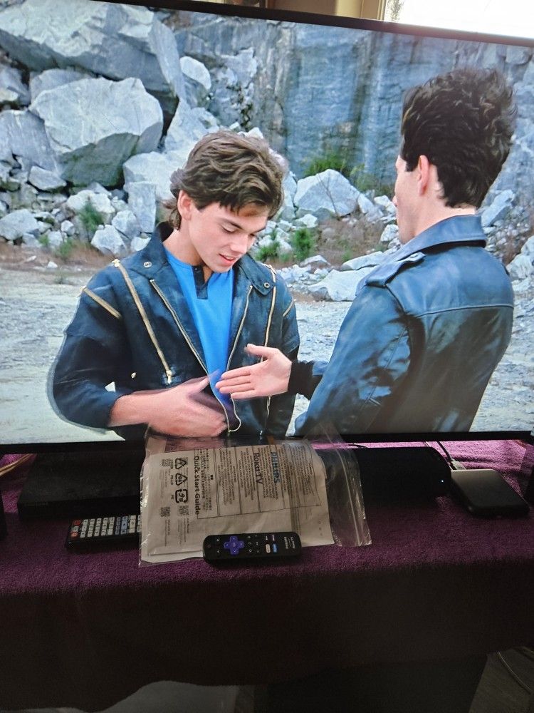 PHILIPS ROKU TV  50"  WITH REMOTE AND ALL PAPER WORK