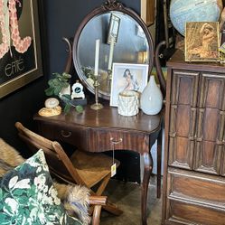 Brown Wood Ornate Vanity + Mirror / RNFKPS