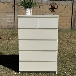 White 6-Drawer Dresser