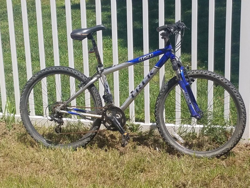 Trek 820 bike