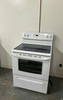 White Electric Stove in Good Condition with Glass Top