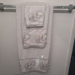 Set Of 3 Bath Towels
