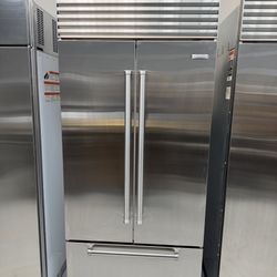 Sub Zero 36 Built In Refrigerator 