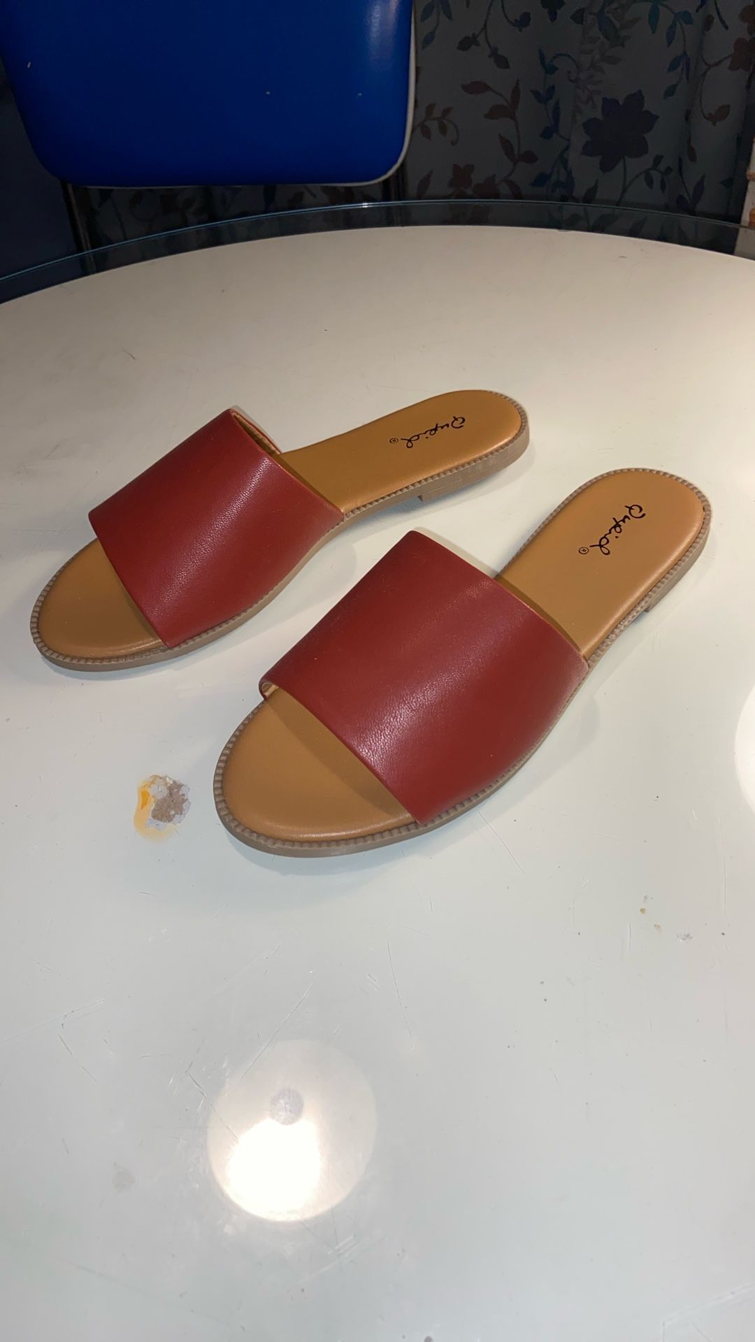 New Woman’s Leather Sandals 