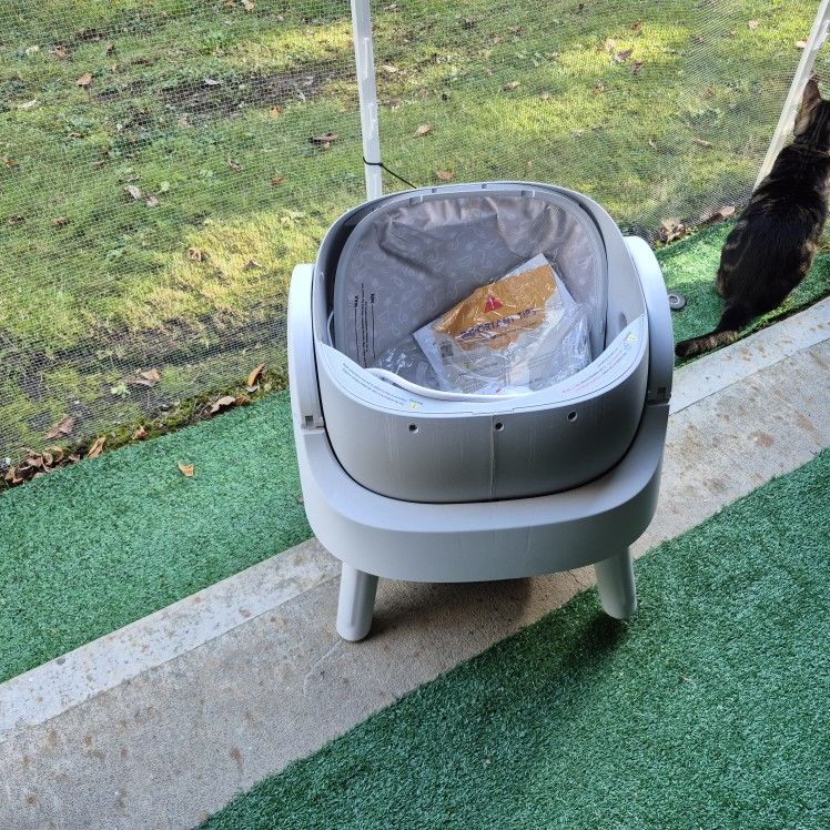 Cat's Open Self Cleaning Litter Box Automatic
