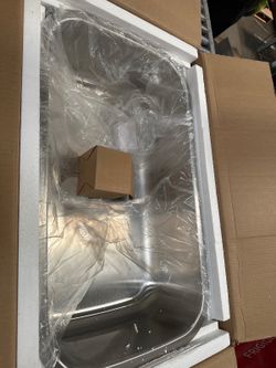 YetCrest 32 Inch Undermount Sink, 18 Gauge Stainless Steel Kitchen Sink