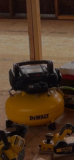 Dewalt 6 Gallon Compresor