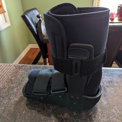 Short Cam Walker Fracture Boot, Medium, Black
