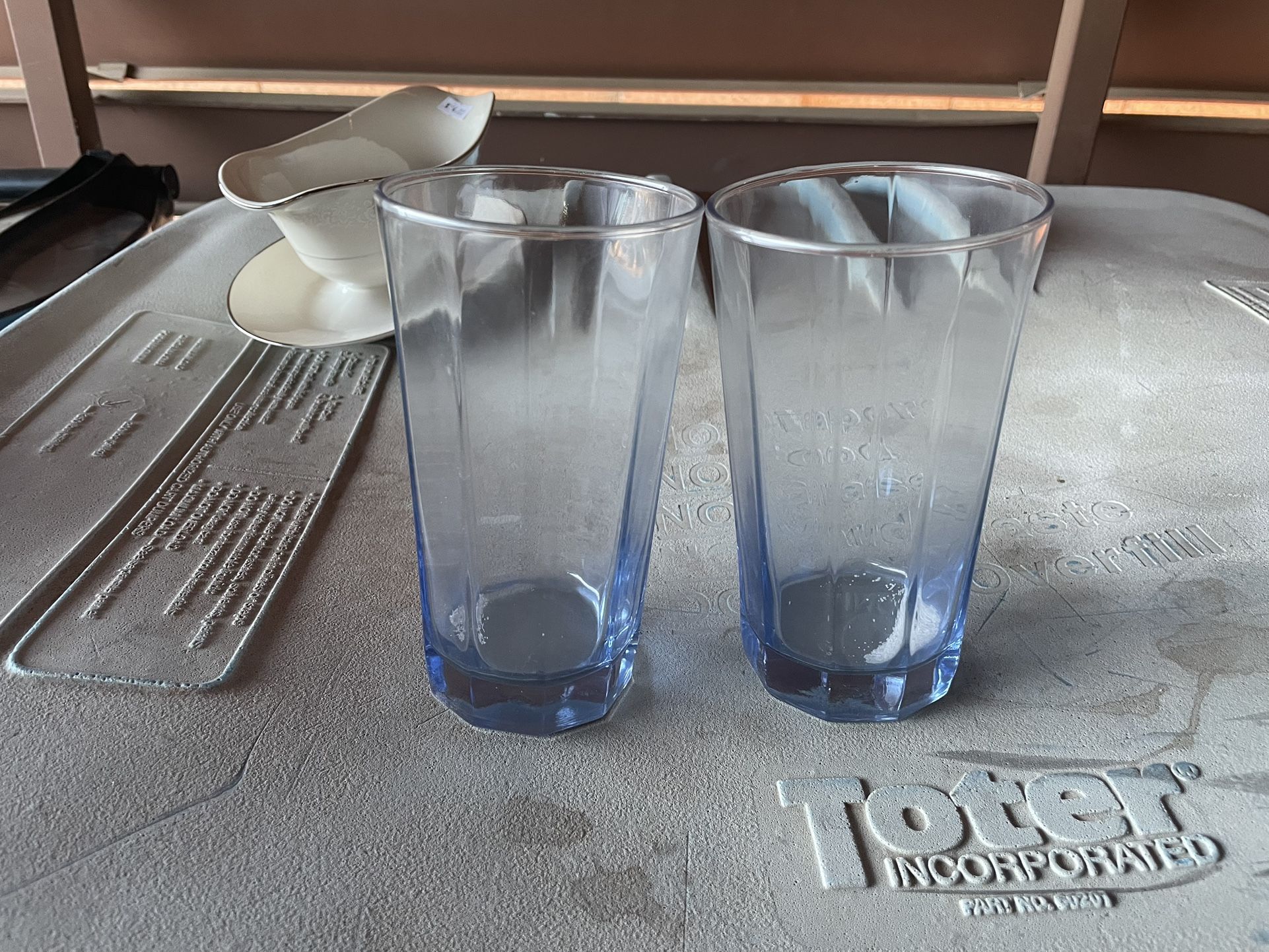 Blue drinking glasses--set of 2! very beautiful$2.