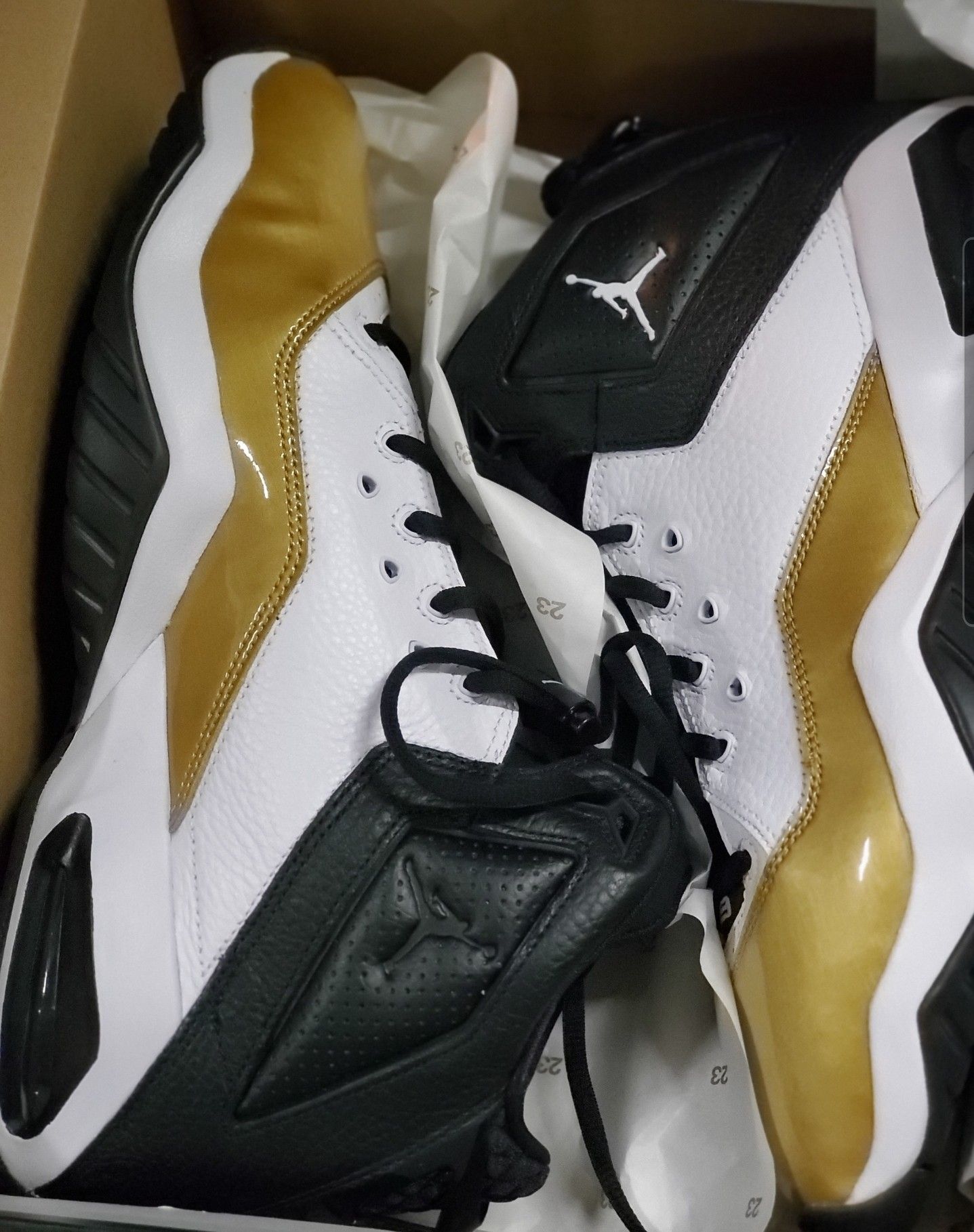 SIZE 11 MEN .... JORDANS BLACK N GOLD