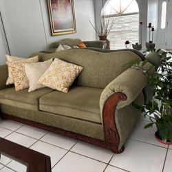 Sofa and loveseat set. Perfect condition from a house with no children and no pets. Sofa and loveseat set. Perfect condition from a house with no chil