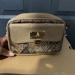 Small Purse. Tan Leather. 