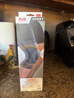 Knee compression sleeve