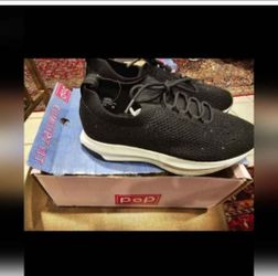 New womans size 9.5 comfort fit shoes (black) carbon upper/textile outsole (Orig $60) top of box cut