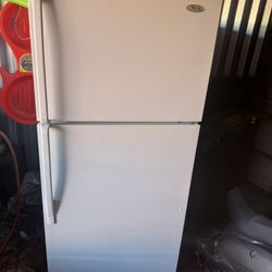 Frige Works Great With Ice Maker 