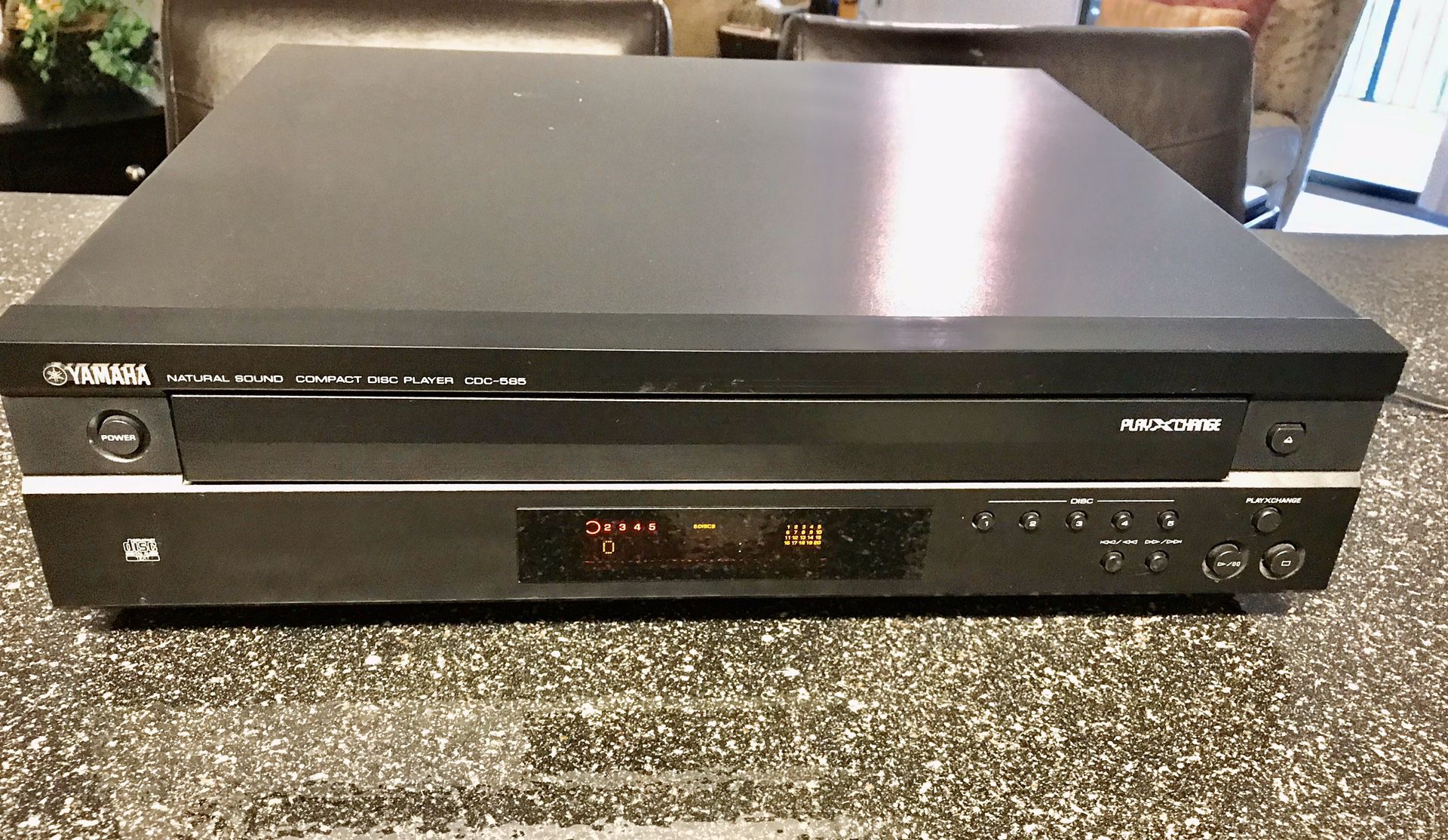 YAMAHA NATURAL SOUND 5 CD EXCHANGER IN EXCELLENT CONDITION