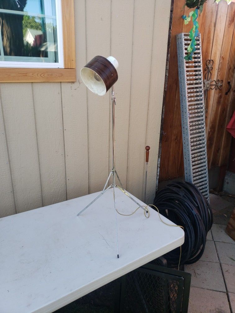 RETRO VINTAGE LAMP 20.00 OBO