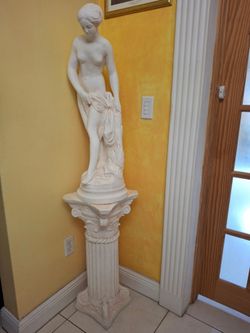 Large Natural Stone Bathing Venus Aphrodite  Sculpture Statue