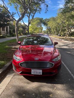 Ford fusion hybrid 2019 SE