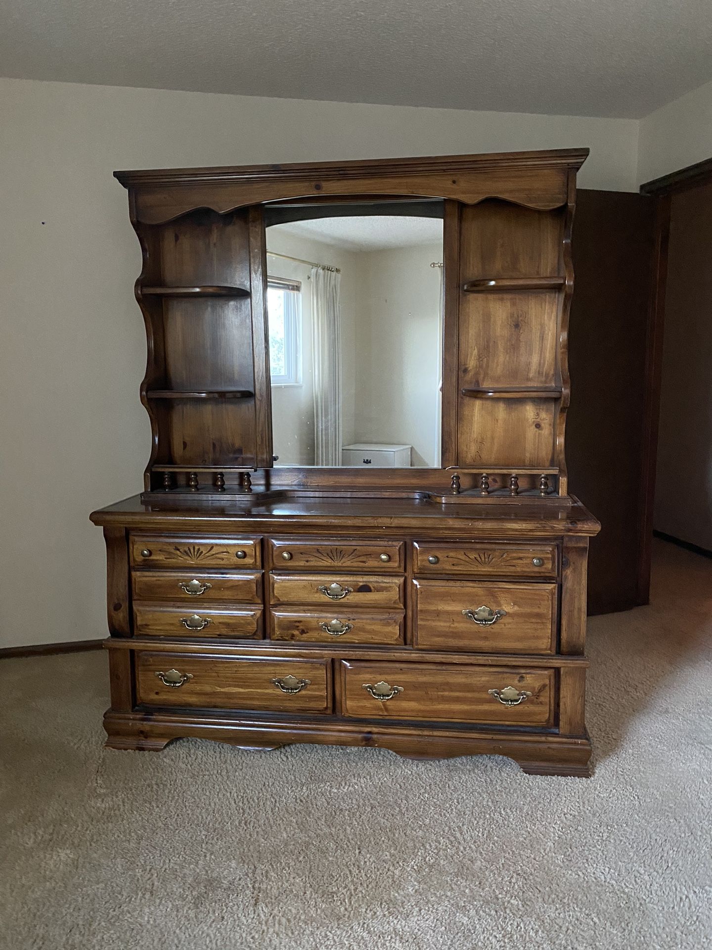 Dresser With Mirror