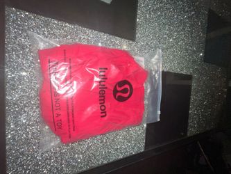Lululemon Women’s Red Jacket 🔴 Size 6 – NEW WITH TAGS (NWT) – 40% OFF