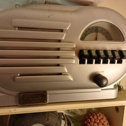 1997 Retro Art Deco Tabletop AM/FM/Cassette Radio