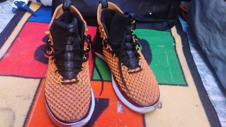 10.5 Nike LeBron Mid-Top Basketball Sneakers