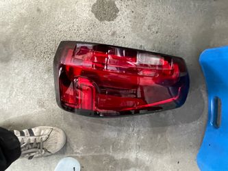 GMC Sierra 1500 Left Tail Light 19-26
