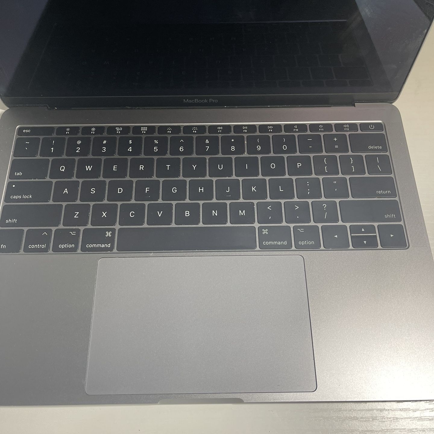 Macbook Pro(13inch ,2017, Two Thunderbolt 3 Ports)