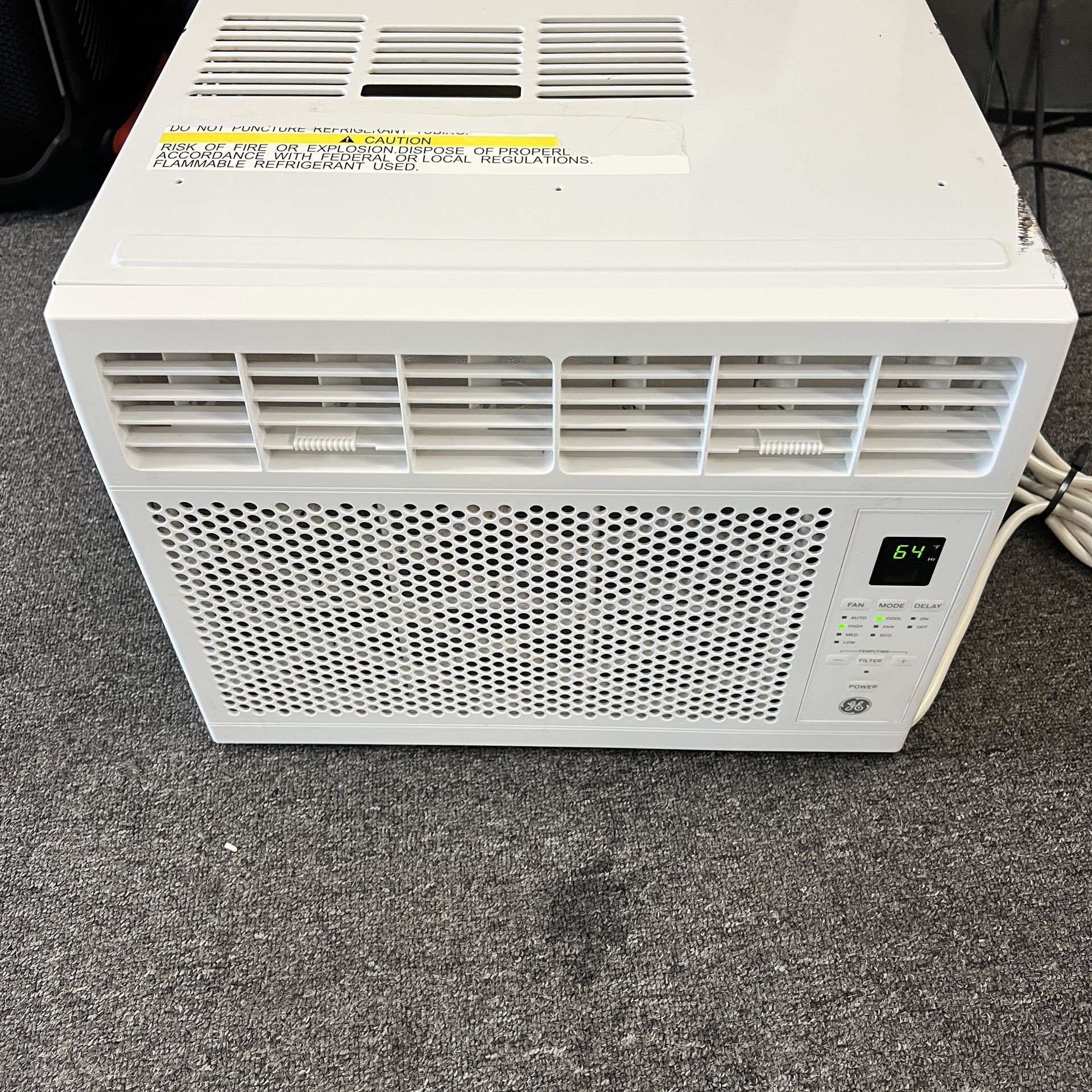 GE - 250 Sq. Ft. 6000 BTU Window Air Conditioner - White