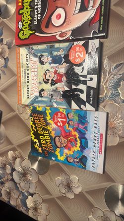 Lot of Children's Graphic Novel Books