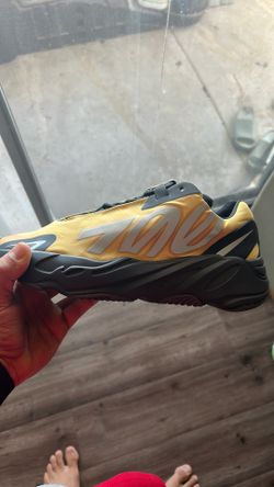 Yeezy 700 honeyflux. Size 10