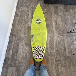 Stone Tyler Shapes Surfboard 