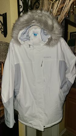 New women's Columbia jacket, size 2XL