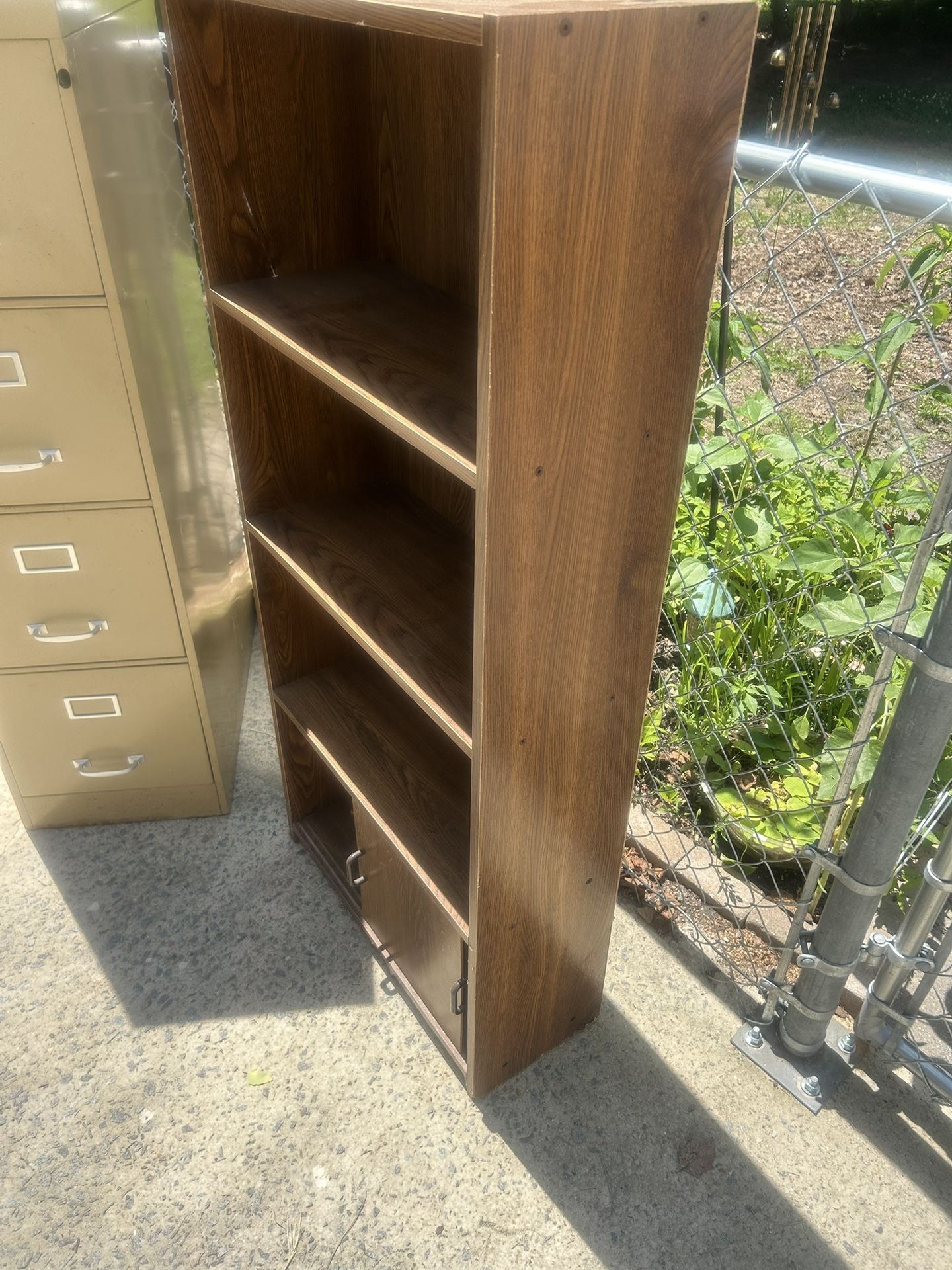 Standing Shelves With Sliding Bottom
