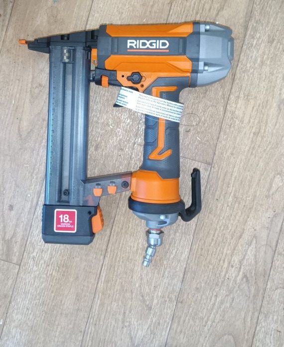 RIDGID 18 GAUGE 1 1/2 in Nailer