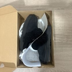 ugg k funkette black  size 1 youth  with box