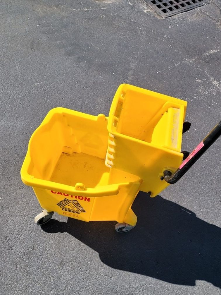 Rubbermaid Industrial Mop Bucket