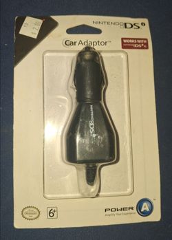 Nintendo is car charger (NIB)