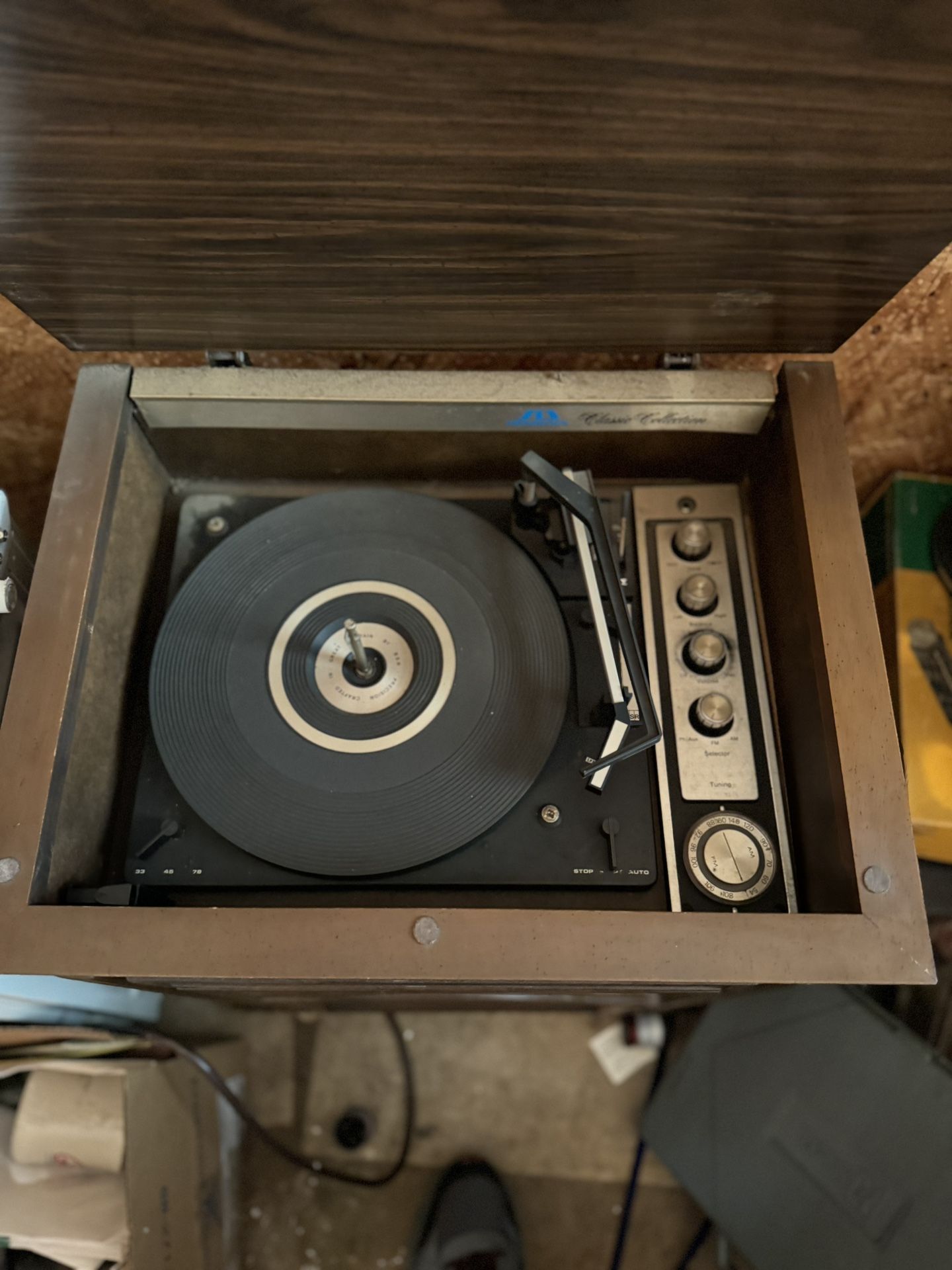Sound design Small Console Turntable Cabinet Built In Speaker