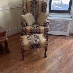 Living Room - Love seat & Chair with foot rest   End Table & Lamp  All In Very Good Condition