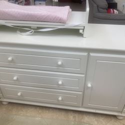 Bellini Dresser With Changing Table Attachment 