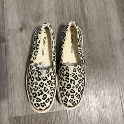 TOMS Parker Women's Slip On Size 8 US Egret-Snow Leopard