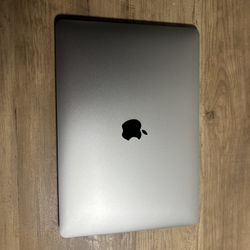 MacBook Air M1 (2020) – 8GB RAM / 256GB SSD – Excellent Condition – 89% Battery Health