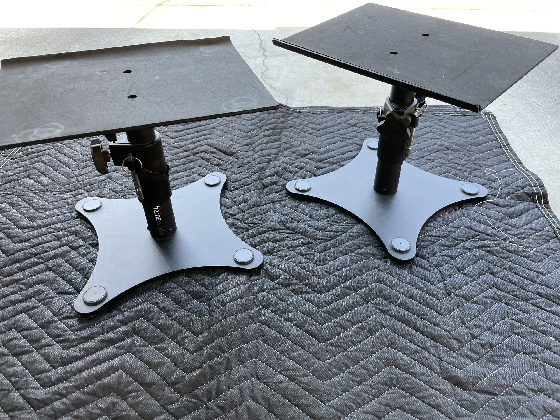 Gator Frameworks Desktop Studio Monitor Stands